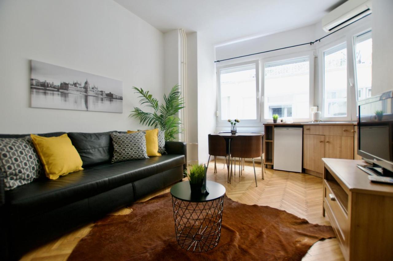 Standard Apartment By Hi5 - Petofi 12 Budapest Exterior photo